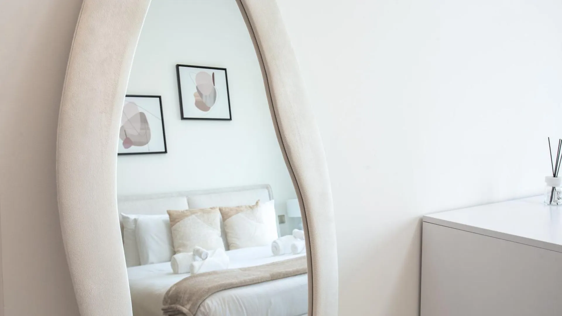 Prime Downtown Location 2Br Apt Burj Royale Dubai