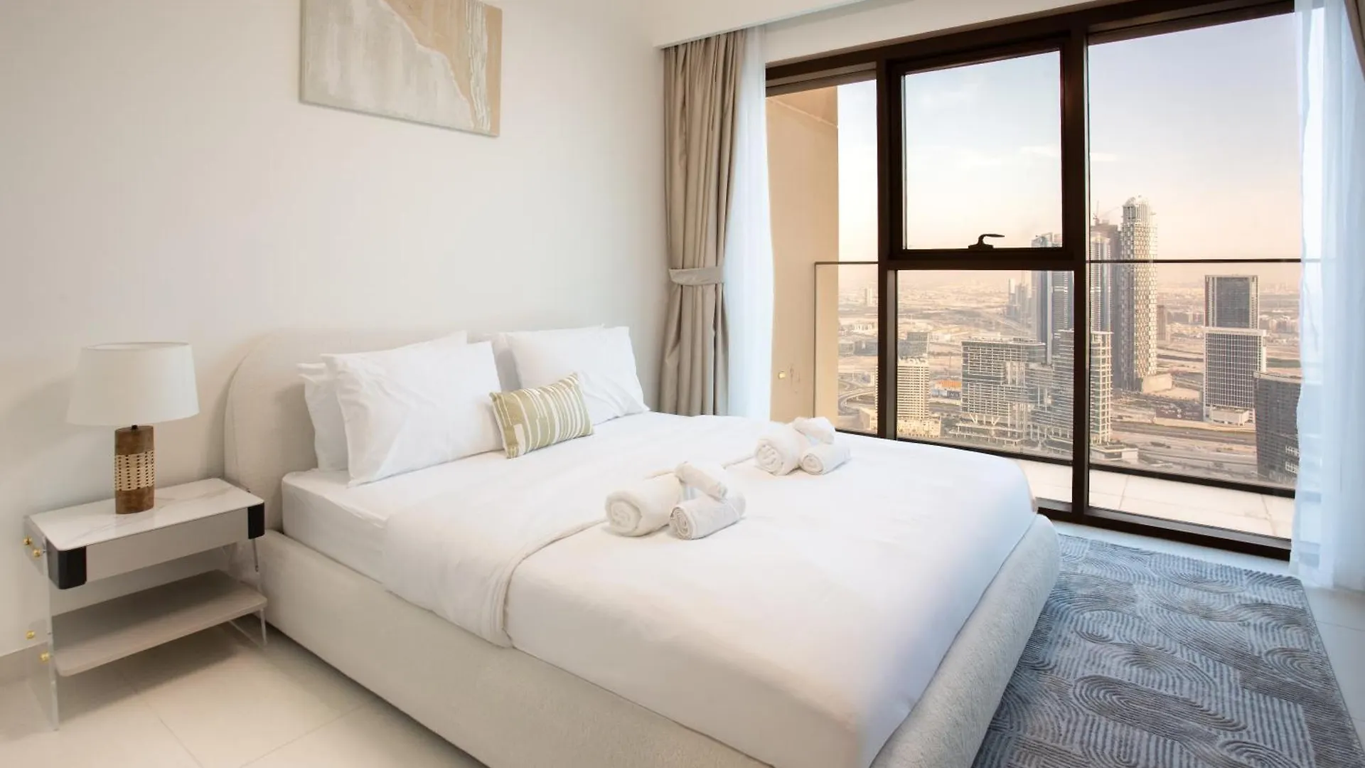 Prime Downtown Location 2Br Apt Burj Royale Dubai
