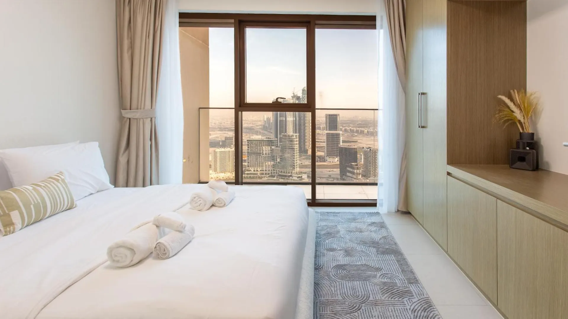 Prime Downtown Location 2Br Apt Burj Royale Dubai Apartment