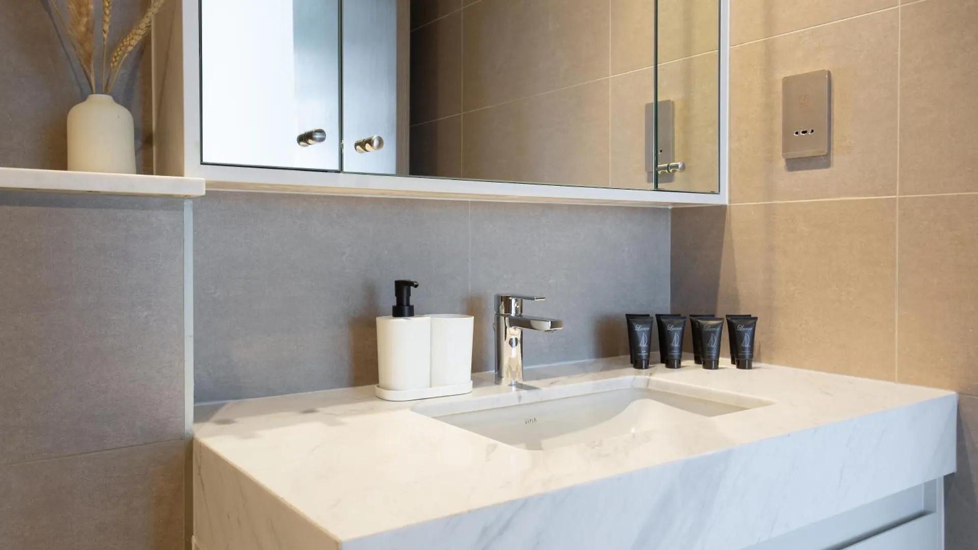 Prime Downtown Location 2Br Apt Burj Royale Dubai United Arab Emirates
