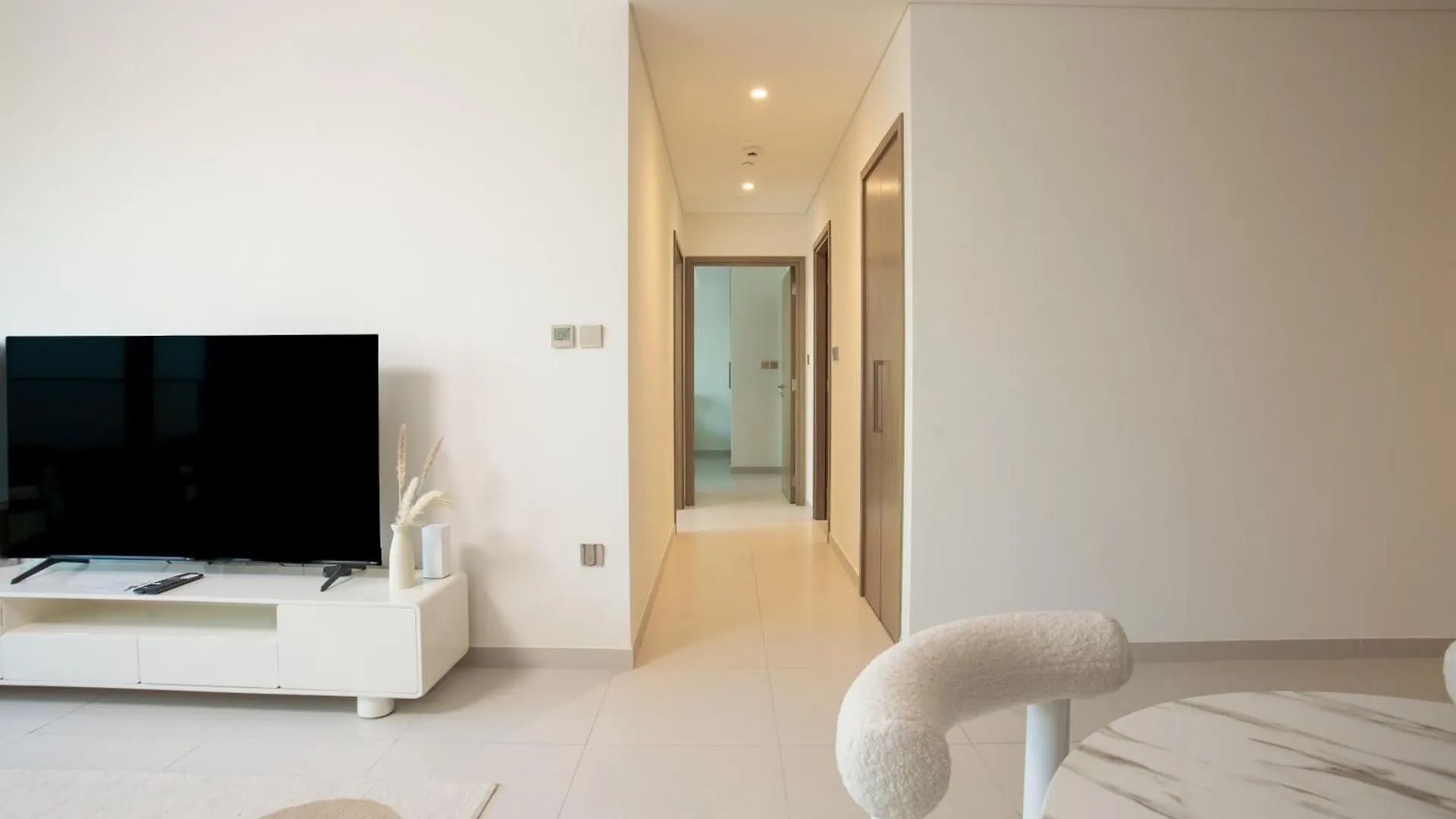 Prime Downtown Location 2Br Apt Burj Royale Dubai