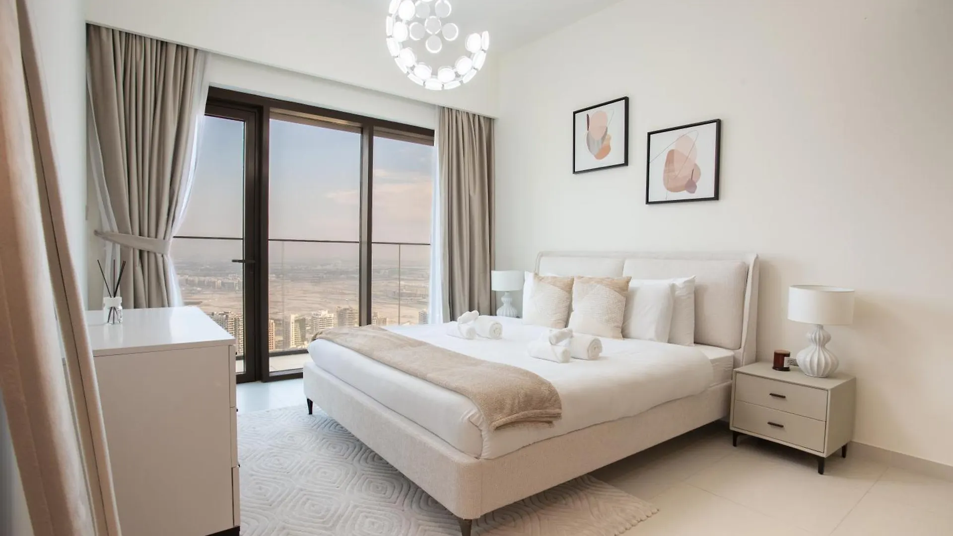 Prime Downtown Location 2Br Apt Burj Royale Dubai