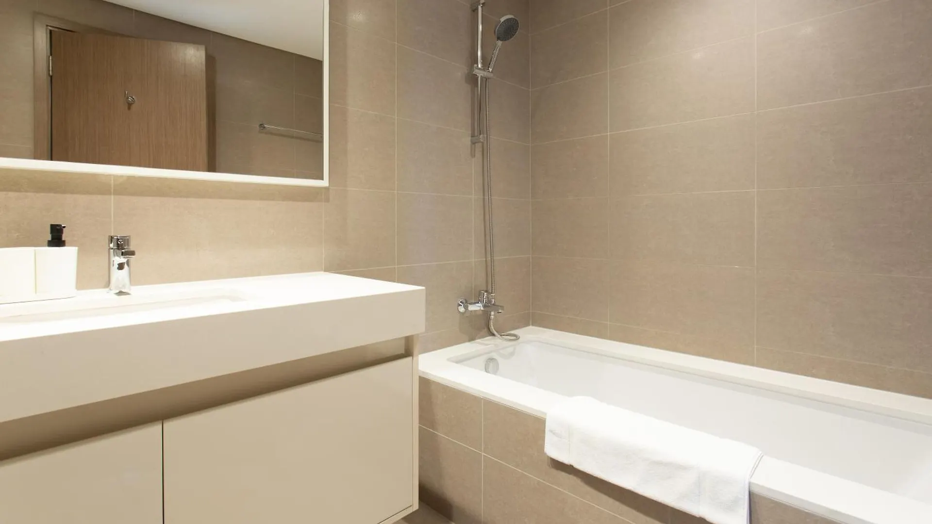 Apartment Prime Downtown Location 2Br Apt Burj Royale Dubai